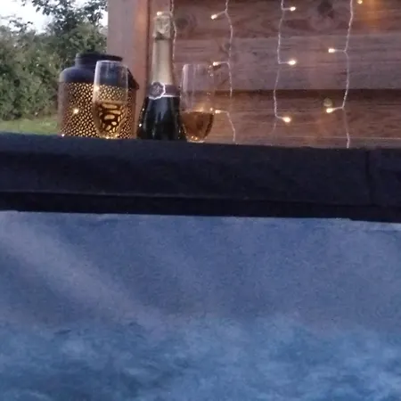 럭셔리텐트 Caravane Seventies Avec Jacuzzi 라팔리스